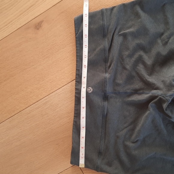 LULULEMON Sz 8 Cropped Grey Leggings SUPER SOFT!! - Picture 4 of 6